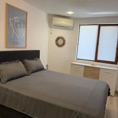 Lazzuro 7 부르가스