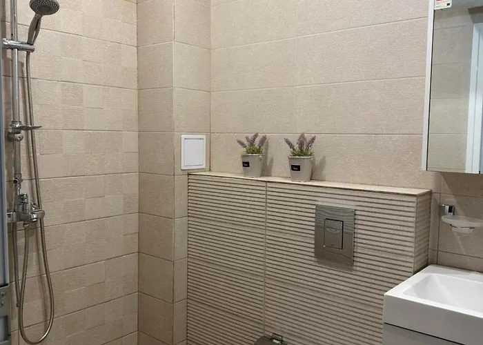 Апартамент Lazzuro 7 *