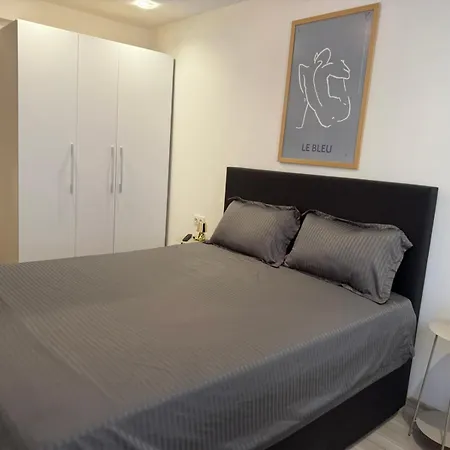 Lazzuro 7 Burgas City