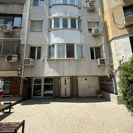 Lazzuro 7 *