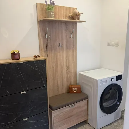 Lazzuro 7 Apartment *