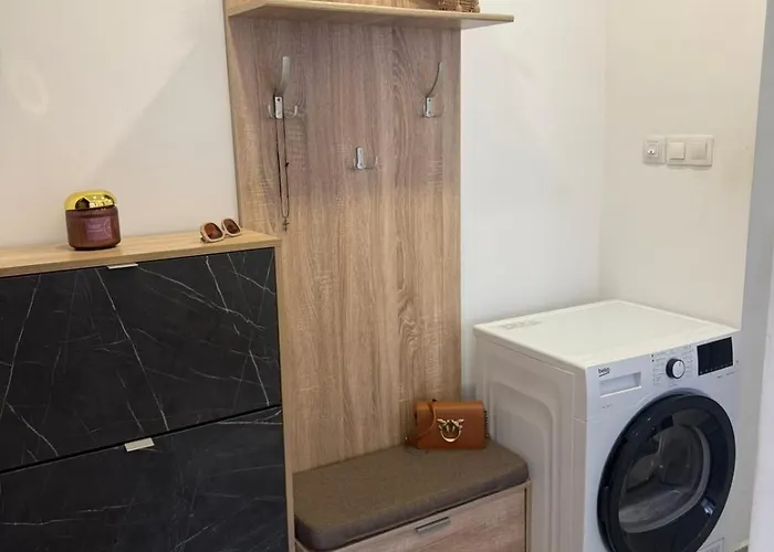 Lazzuro 7 Apartament *